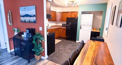 Main Level - King Beds - Patio - Laundry - Walk to downtown!