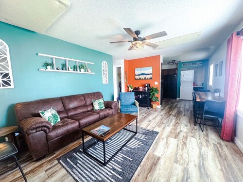 Main Level - King Beds - Patio - Laundry - Walk to downtown!