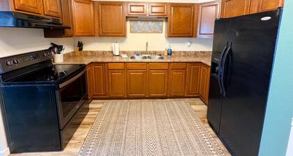 Main Level - King Beds - Patio - Laundry - Walk to downtown!