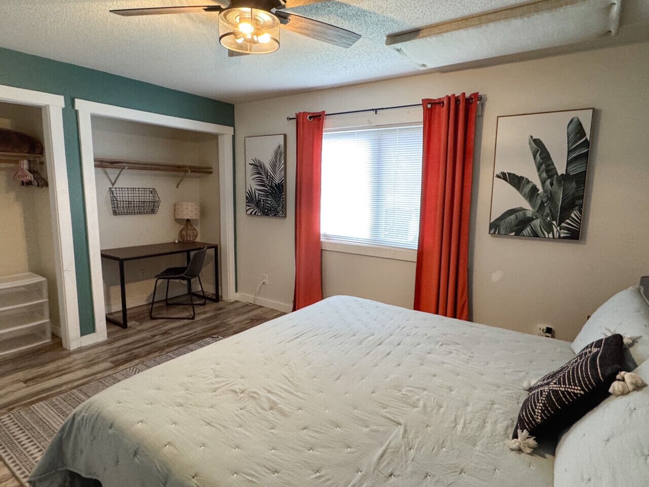 2 bedrooms, desk, iron/ironing board, travel crib