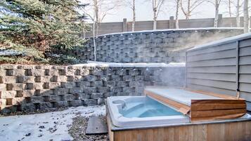 Townhome, 4 Bedrooms | Spa