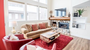 Living room - Knob Hill Ridge Townhome 1 by Alpine Lodging Sun Valley (Ketchum)