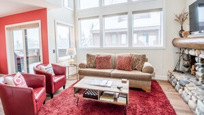 Living room - Knob Hill Ridge Townhome 1 by Alpine Lodging Sun Valley (Ketchum)