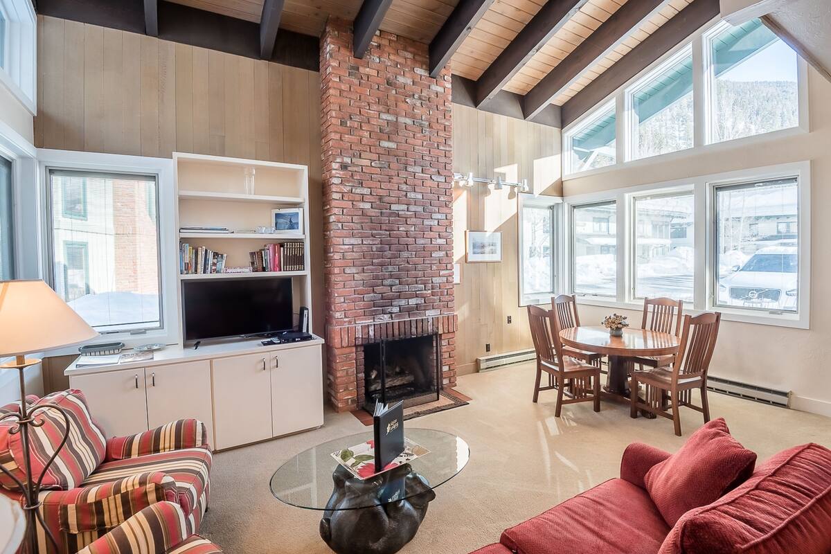 Condo, 2 Bedrooms | Living room