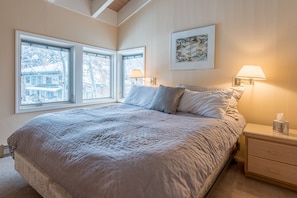 Condo, 2 Bedrooms