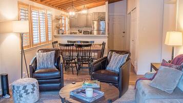 Condo, 2 Bedrooms | Living room