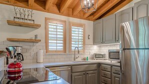 Condo, 2 Bedrooms | Private kitchen | Stovetop - Ranch Condominiums by Alpine Lodging Sun Valley (Sun Valley)