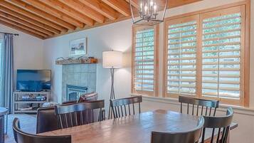 Condo, 2 Bedrooms | Private kitchen | Stovetop