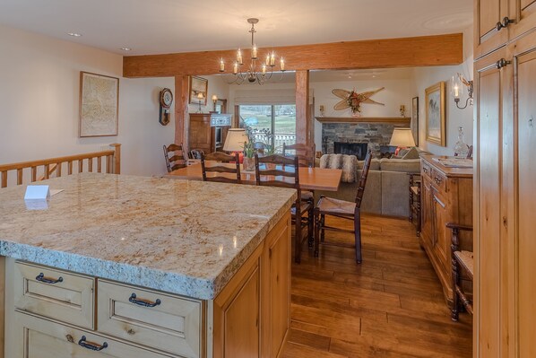 Condo, 2 habitaciones | Cocina privada | Parrilla de estufa