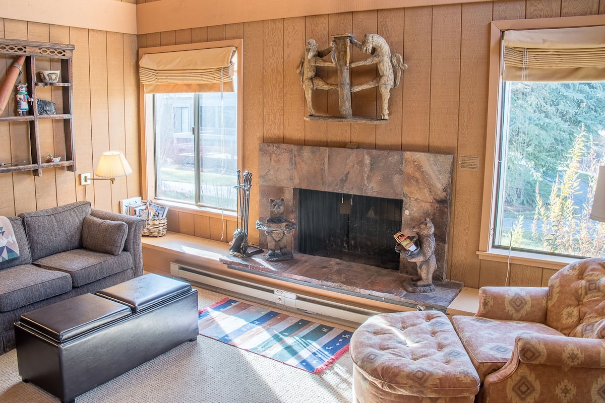 Condo, 2 Bedrooms | Living room