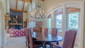 Condo, 4 Bedrooms | Private kitchen