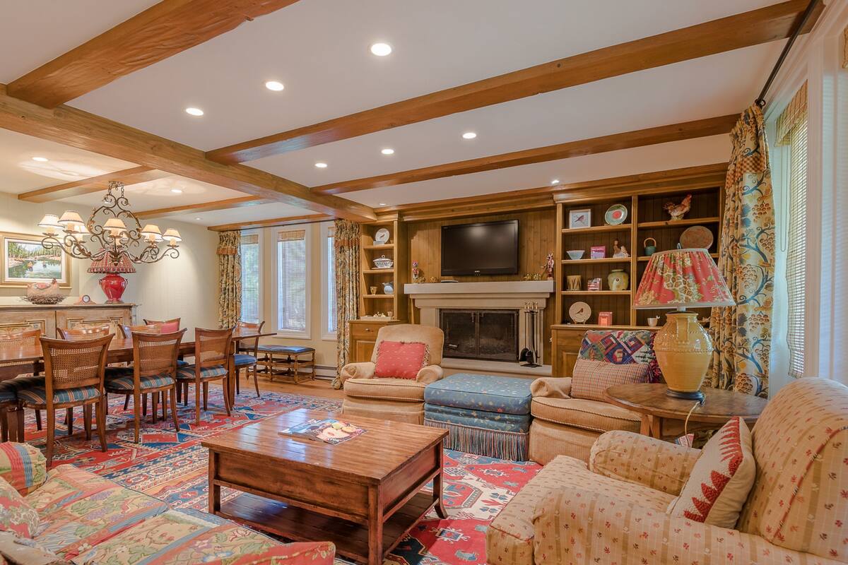 Condo, 2 Bedrooms | Living room
