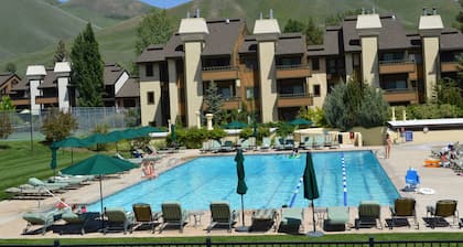 Lodge Apt. II Condominiums by Alpine Lodging Sun Valley