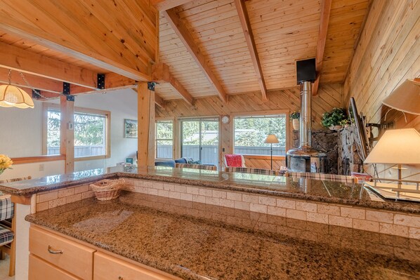 Interior - Smokey Plaza Condo 1 by Alpine Lodging Sun Valley (Ketchum)