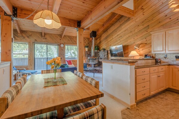 Condo, 2 Bedrooms | Private kitchen