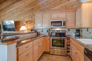 Condo, 2 Bedrooms | Private kitchen - Smokey Plaza Condo 1 by Alpine Lodging Sun Valley (Ketchum)