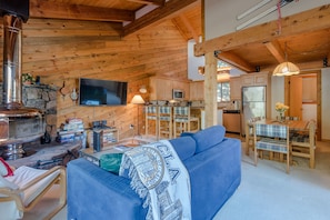 Condo, 2 Bedrooms | Living room