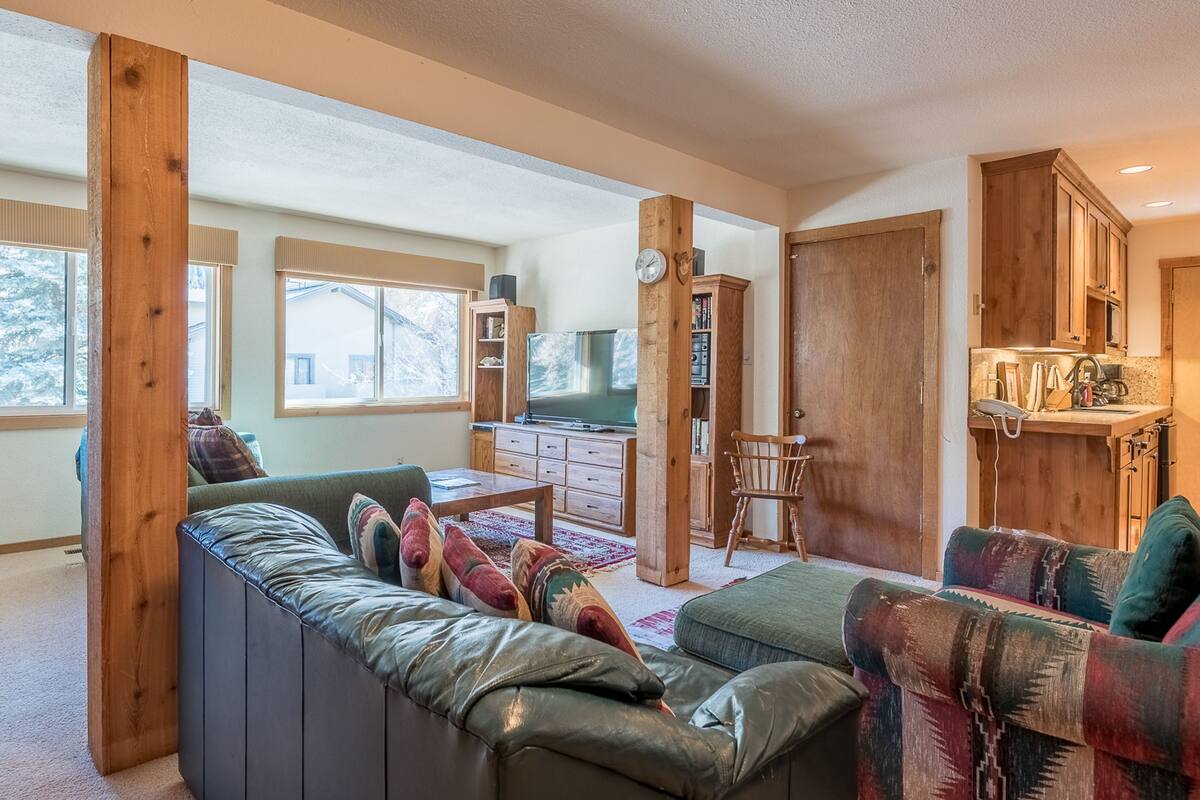 Condo, 2 Bedrooms | Living room