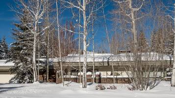 House, 2 Bedrooms | Exterior