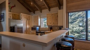 Condo, 3 quartos | Cozinha privada | Cooktop