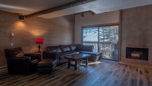 Condo, 3 quartos | Sala de estar