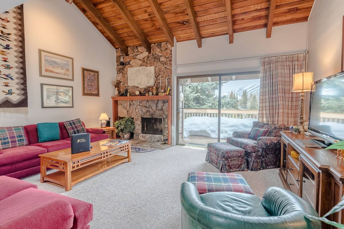Condo, 2 Bedrooms | Living room
