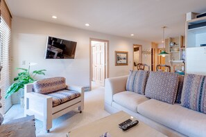 Condo, 3 Bedrooms | Living room - Sawtooth Condo 25 by Alpine Lodging Sun Valley (Ketchum)