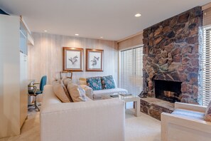 Condo, 3 Bedrooms | Living room - Sawtooth Condo 25 by Alpine Lodging Sun Valley (Ketchum)