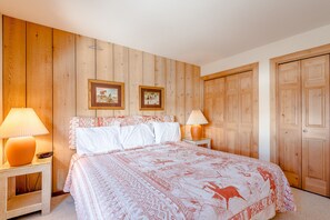 Condo, 3 Bedrooms | 3 bedrooms, individually decorated, individually furnished - Sawtooth Condo 25 by Alpine Lodging Sun Valley (Ketchum)