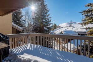 Condo, 3 habitaciones | Balcón