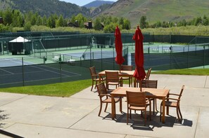 Condo, 3 habitaciones | Restaurante al aire libre