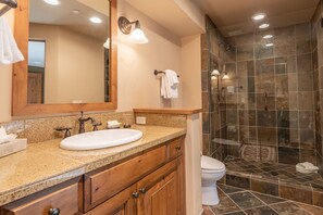 Townhome, 3 Bedrooms | Bathroom | Towels - Skiview Townhome 3C by Alpine Lodging Sun Valley (Ketchum)