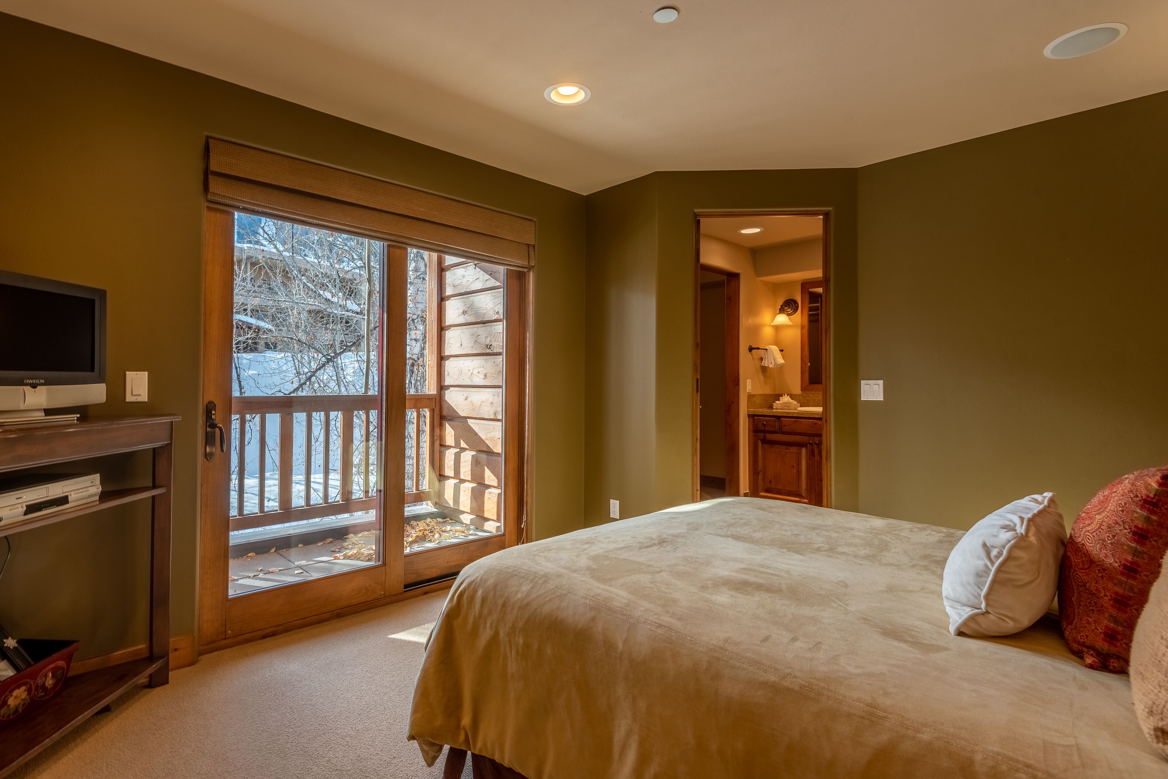 Townhome, 3 Bedrooms | 3 bedrooms, individually decorated, individually furnished