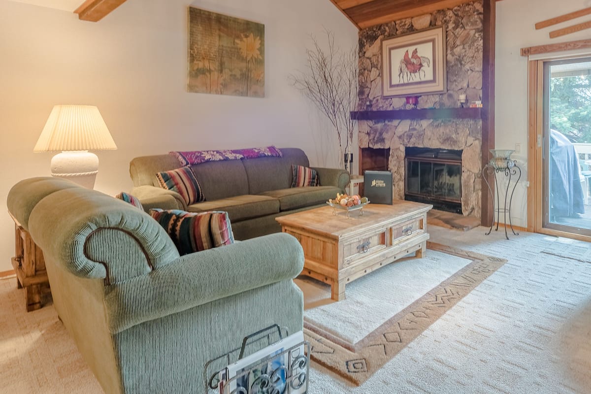 Condo, 2 Bedrooms | Living room