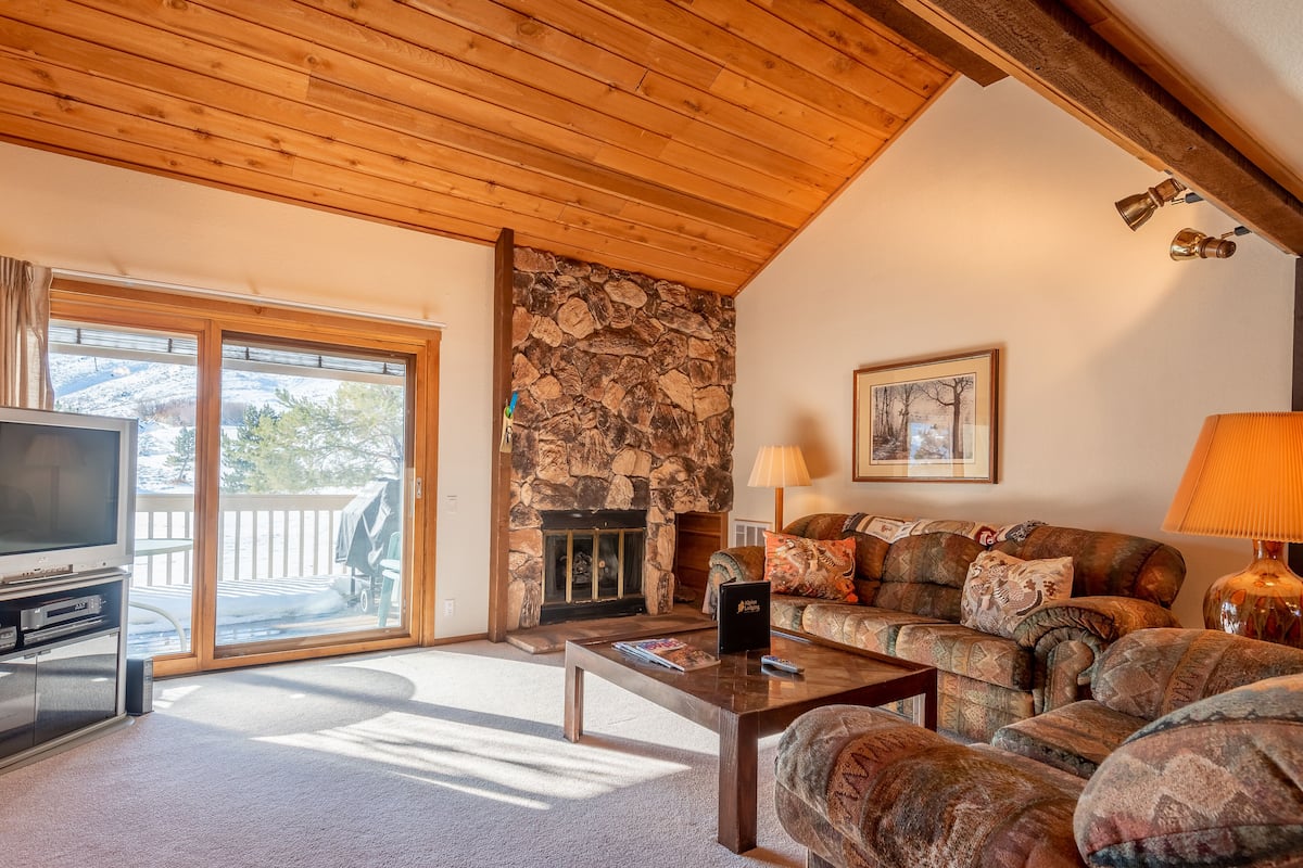 Condo, 2 Bedrooms | Living room