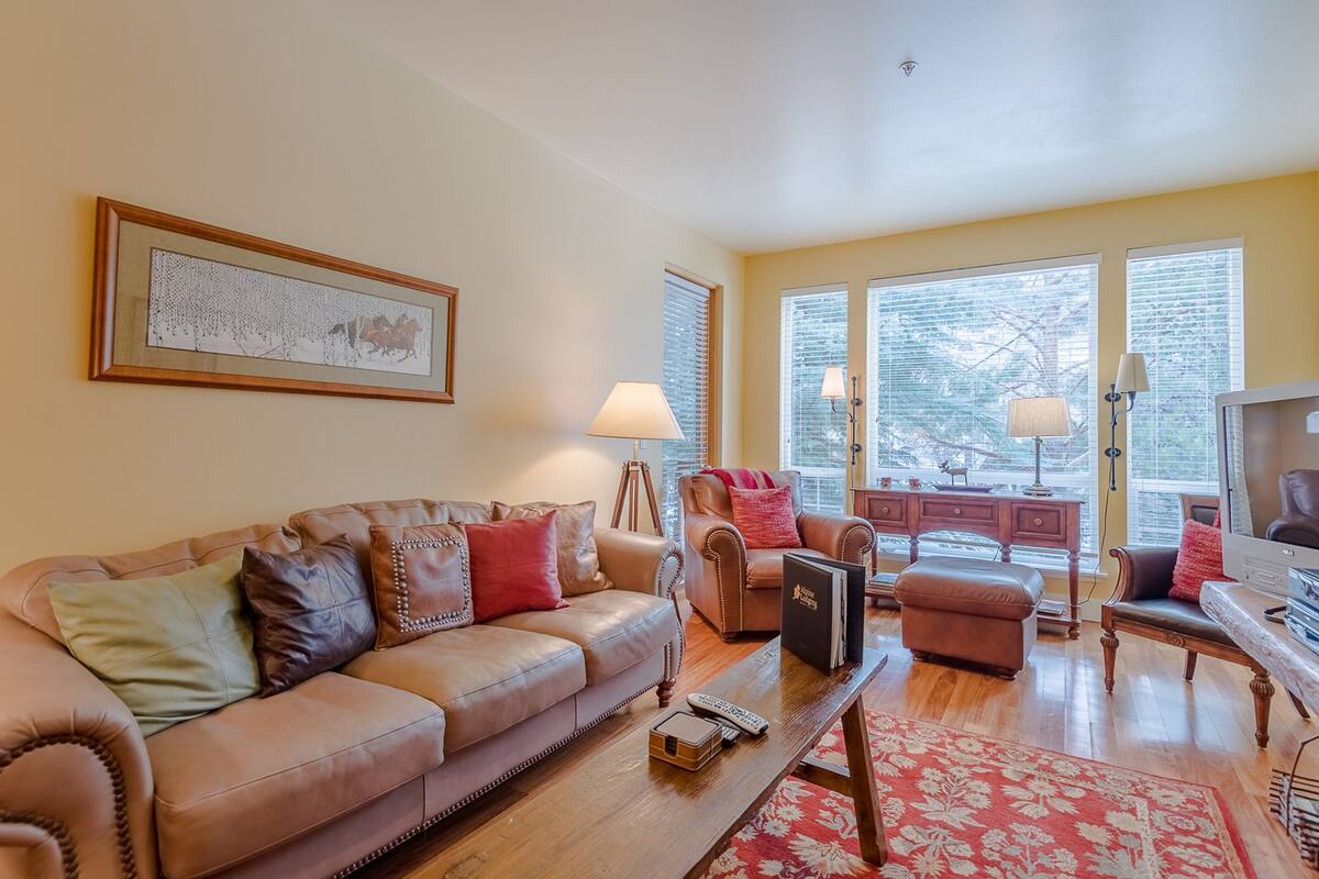 Condo, 2 chambres | Salle de séjour