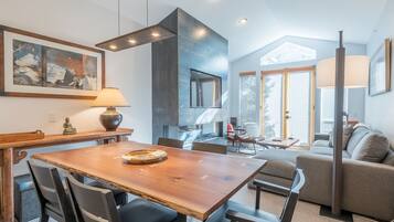 Condo, 3 quartos | Sala de estar