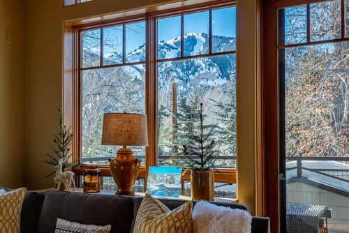Trail Creek Crossings Condo C204 by Alpine Lodging Sun Valley