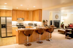 Condo, 2 Bedrooms | Private kitchen