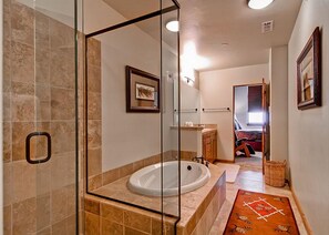 Condo, 2 phòng ngủ | Trang trí khác biệt, trang bị nội thất với thiết kế riêng biệt 