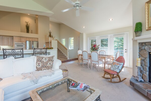 Townhome, 3 Bedrooms | Living room