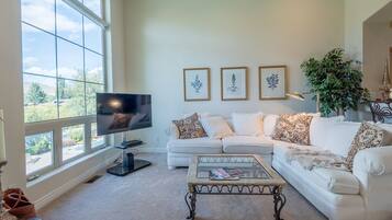 Townhome, 3 Bedrooms | Living room