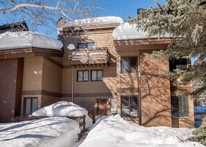 Condo, 2 Bedrooms | Exterior