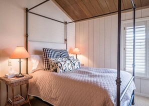 Condo, 2 Bedrooms | Individually decorated, individually furnished - Villager Condominiums by Alpine Lodging Sun Valley (Sun Valley)
