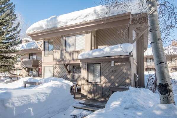 Condo, 2 Bedrooms | Exterior