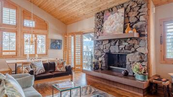 Condo, 3 Bedrooms | Living room