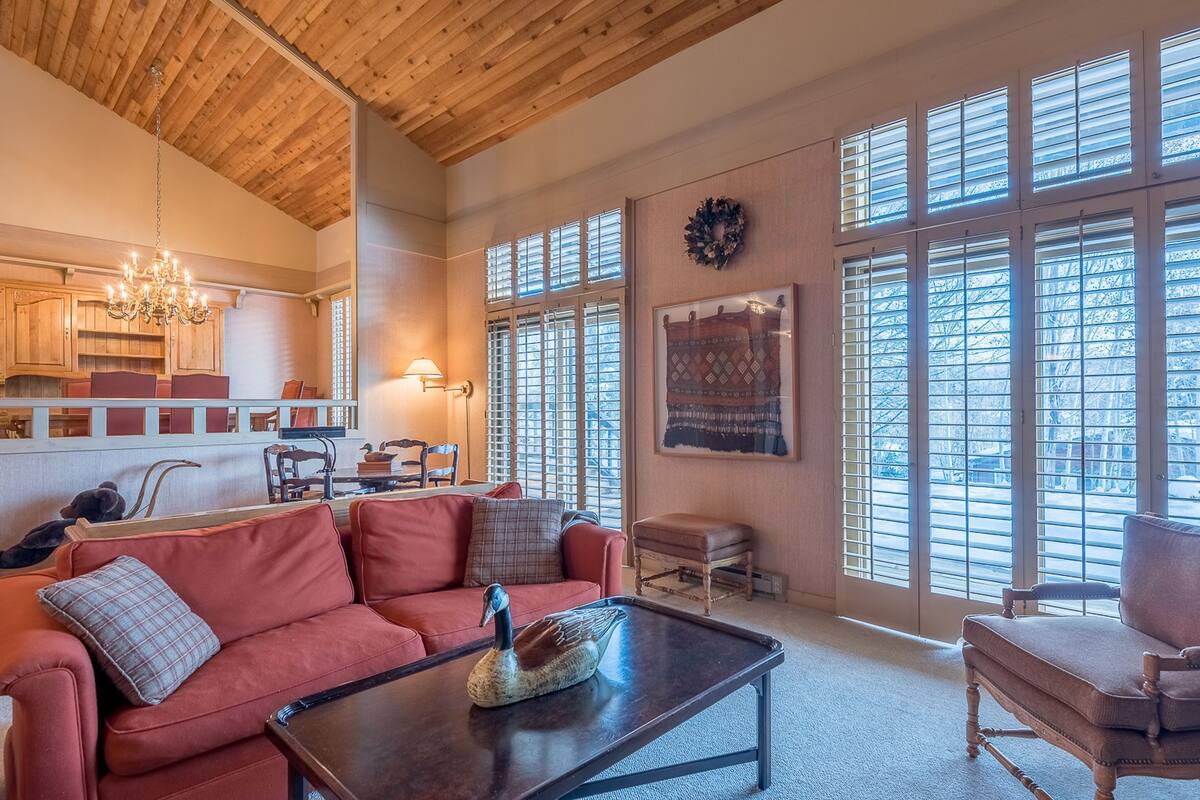 Condo, 3 Bedrooms | Living room