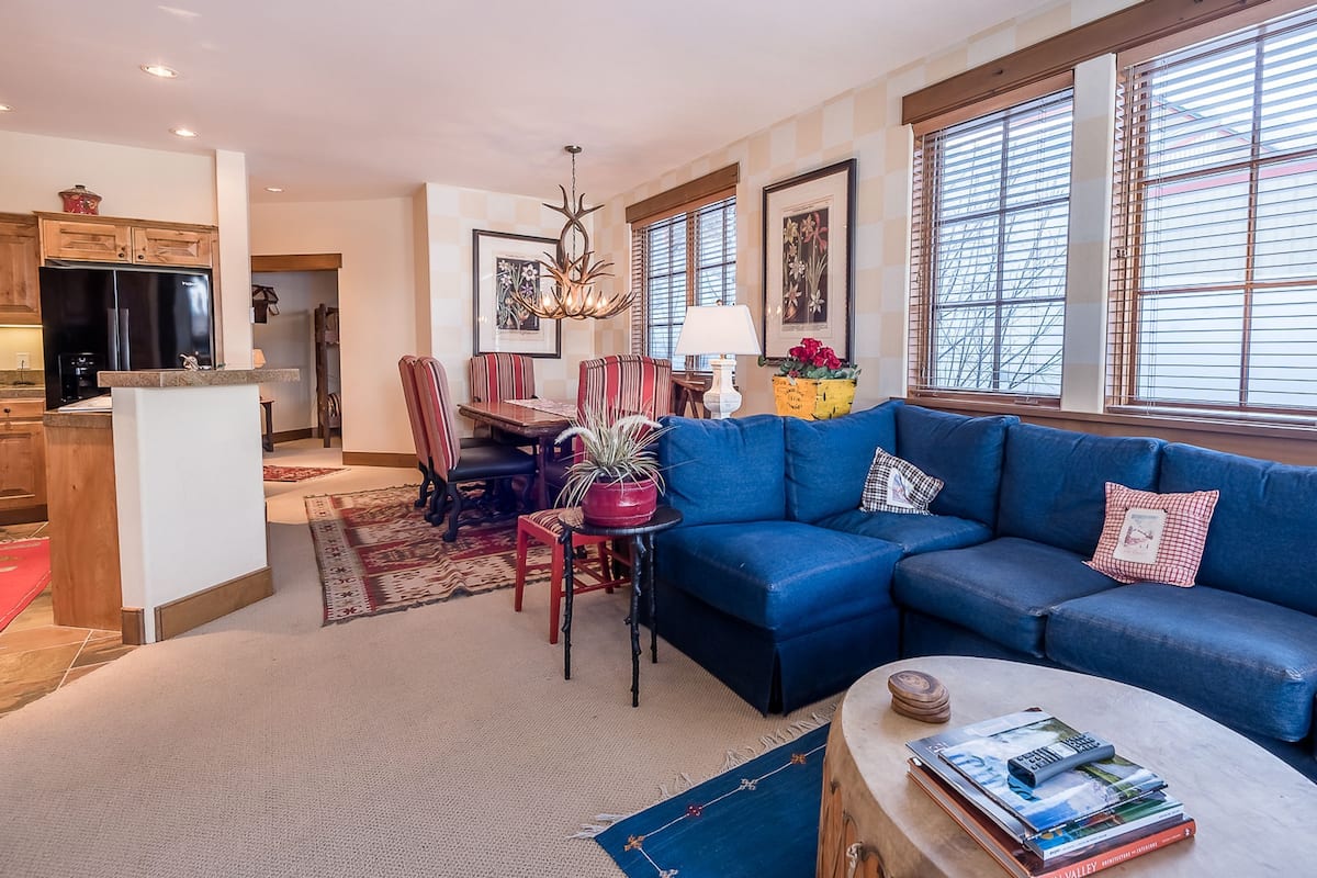 Condo, 3 Bedrooms | Living room