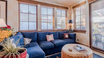 Kondominium, 3 kamar tidur | Ruang keluarga