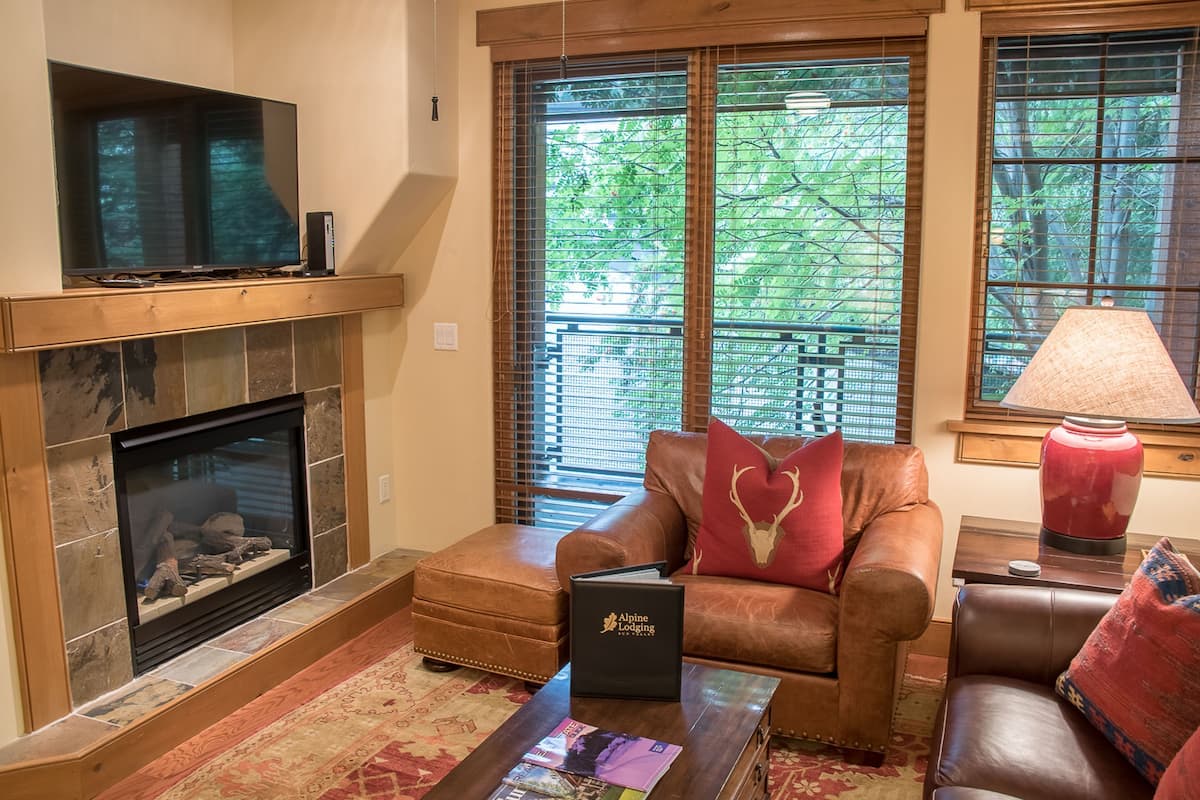 Condo, 2 Bedrooms | Living room
